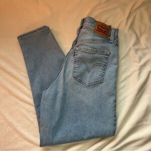 Levi's High Waisted Mom Jeans Light Wash Size 28